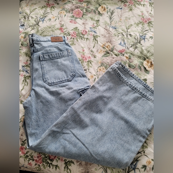 Calvin Klein 28 - Picture 4 of 6